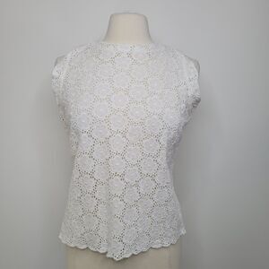 BANANA REPUBLIC White Floral Eyelet Lace Sleeveless Top Sz M Ruffle Button Back